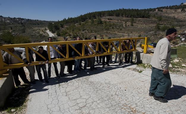 Israel cuts contact with UN rights council