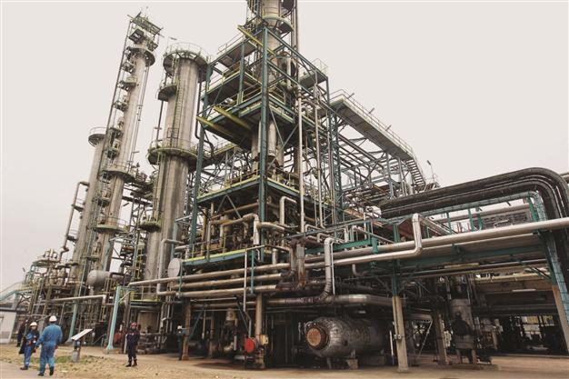 Paris discusses release of strategic oil stocks
