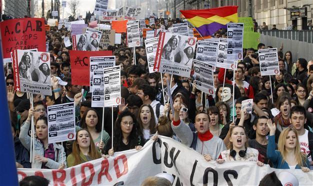 Spain students protest cuts, police violence
