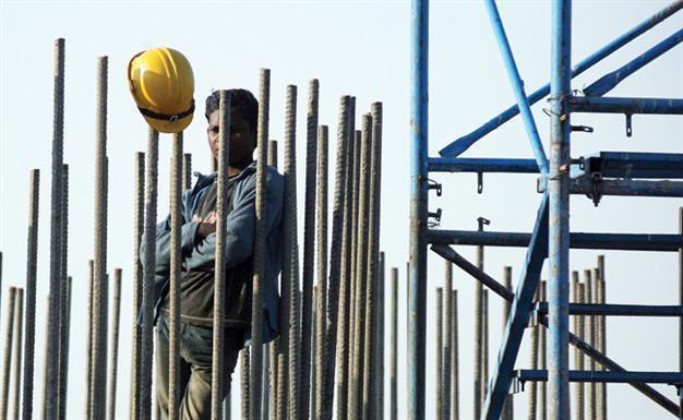 Indian growth slips to weakest since 2008
