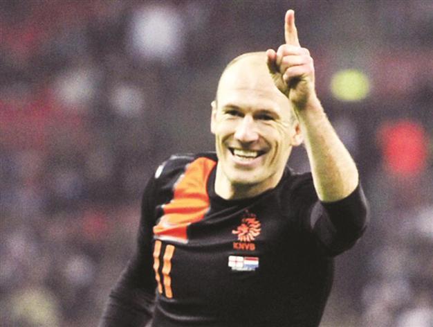 Robben tells FA to end coach hunt