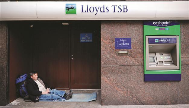 Rating agency lowers its outlook on UK to negative