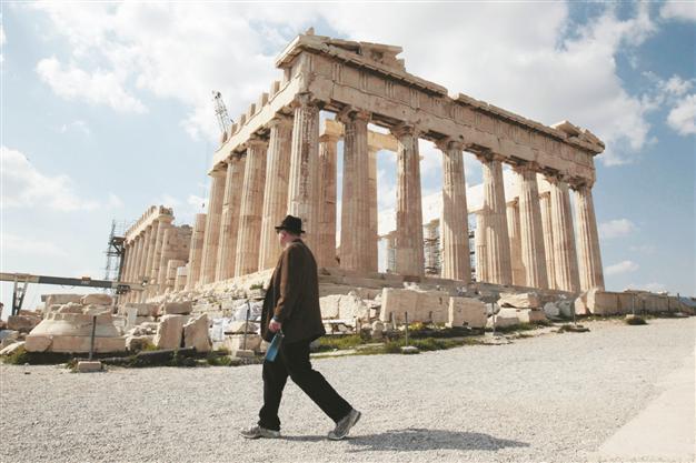 Greek archaeologists say austerity hurts heritage