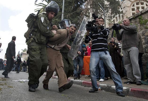 Israel closes media network in Jerusalems Old City