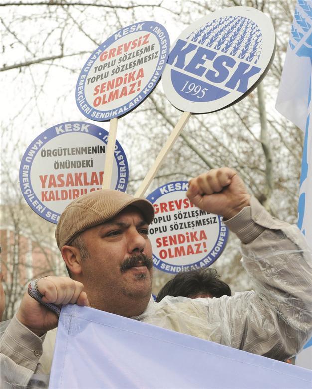 Unions criticize draft law on public servants