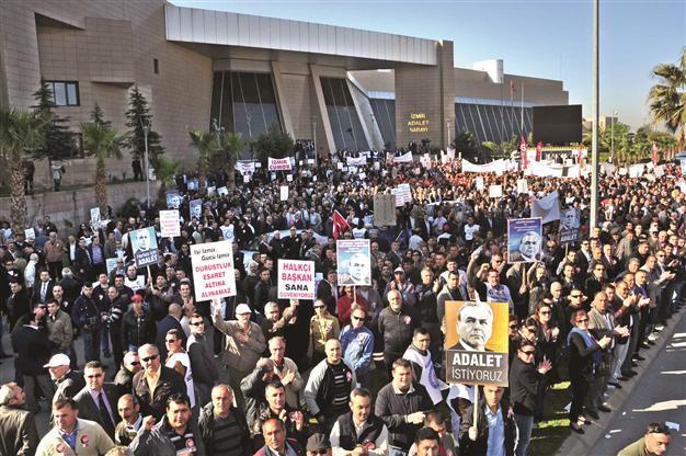 Fraud case starts with rallies