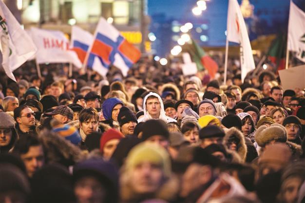 Anti-Putin activists unbowed by arrests