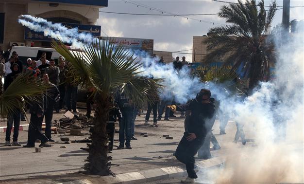 Israel troops carry out Gaza incursion