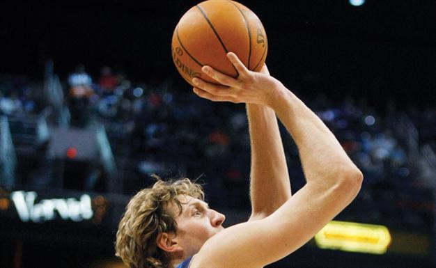 Nowitzki leads as Mavs stop ‘Linsanity’