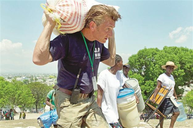 Sean Penn’s Haiti work gets Nobel laureates’ peace prize