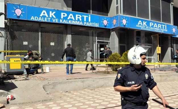 Blast near AKP building wounds policeman in southeast Turkey