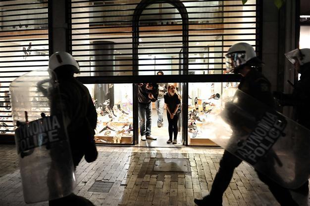 Greek police hit media again during austerity protest