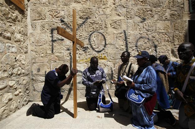 Pilgrims fill Jerusalem for Good Friday