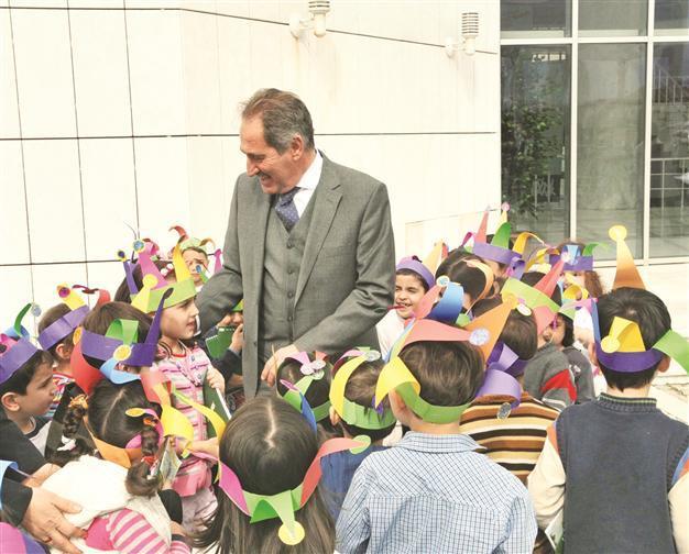 Minister objects to dervish moving eye