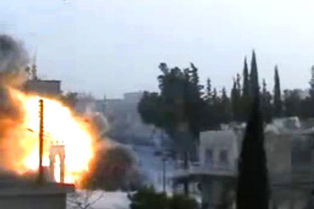 Syrian tanks pound province near Turkey: activists