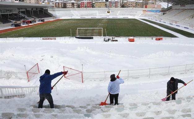 Leader Galatasaray ready to take on freezing cold in Sivas
