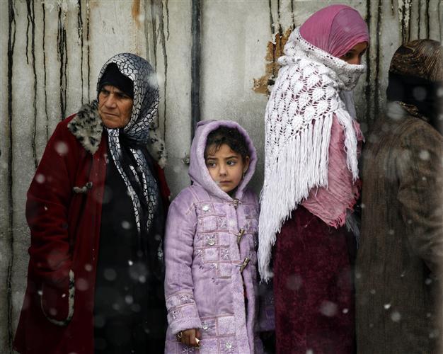 Syria bombs key refugee bridge: NGO