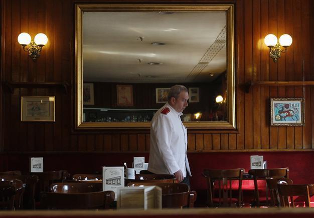 Madrids famed Cafe Gijon fights for terrace rights