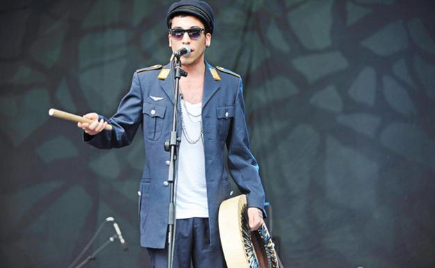 Can Bonomo takes stage in Bursa