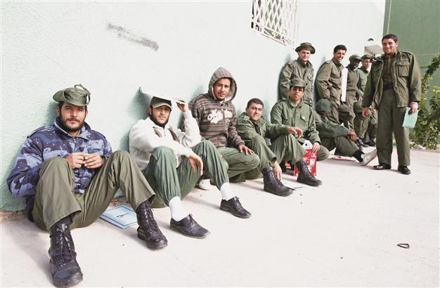 Libya halts payments to former rebels due to widespread fraud