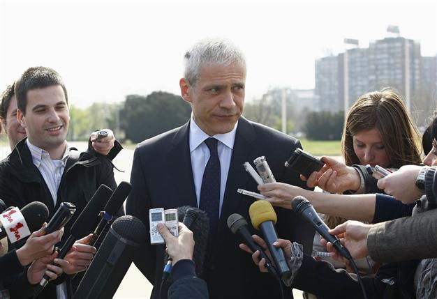 Serbian President resigns to allow early vote