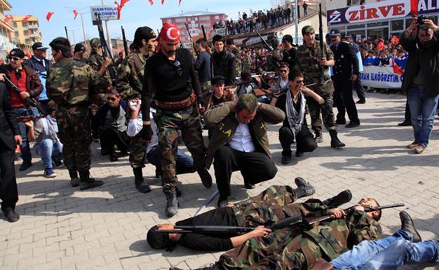 Armenian soldier in eastern Turkey battle re-enactment hurt for real