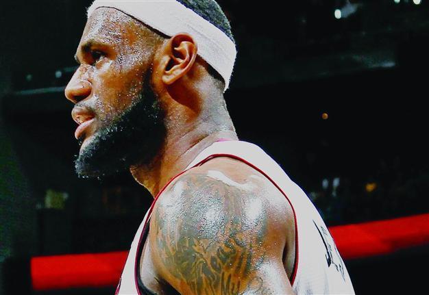 James pours 41 points as Miami wins playoff berth