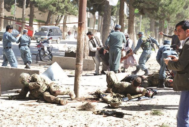 Suicide bomber hits NATO, Afghan troops