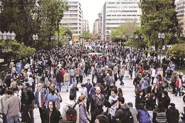 Greek retiree’s suicide symbol against austerity