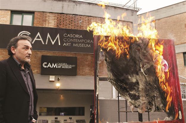 Museum burns its artworks for protest