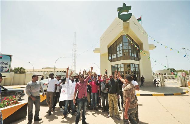Libyan youth protest energy firm for jobs