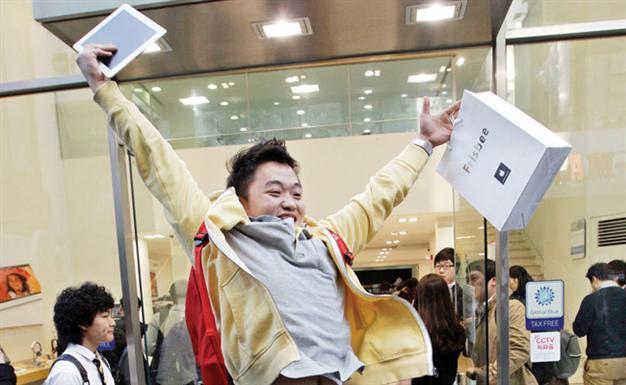 Apple profits hit $11.6 bln on iPhone-iPad sales