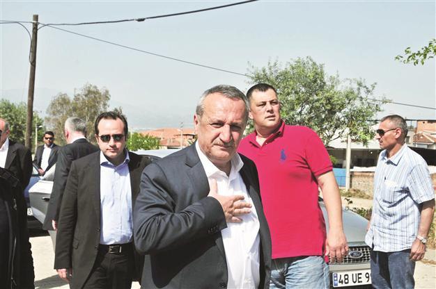 Former Minister Ağar turns himself in jail