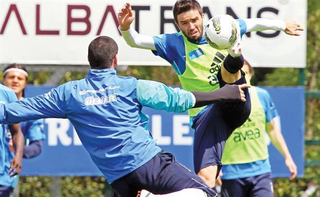 Fenerbahçe aims to translate derby form to cup semi