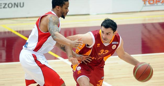 Istanbul giants clash in the TBL semifinals