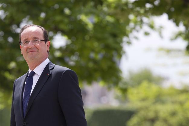 Hollande sworn in as French president amid euro turmoil