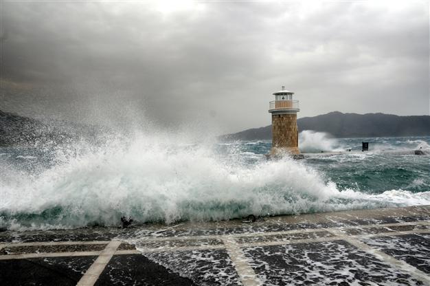 One killed as severe storms hit western Turkey