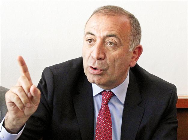 Tekin to stay in CHP despite resignation