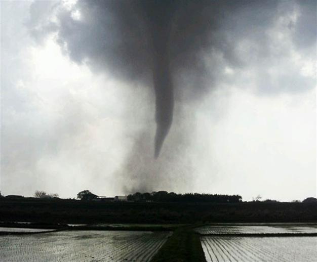 Tornado kills teenager in Japan