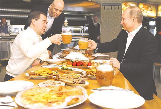 Putin seeks to boost ties with Washington