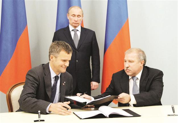 Rosneft strikes $2.5 bln Arctic accord with Statoil