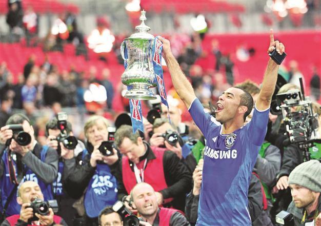 Di Matteo magic does the trick as Chelsea wins cup