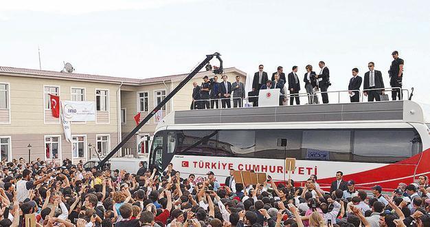 Your victory is near, PM tells Syrians in Turkey
