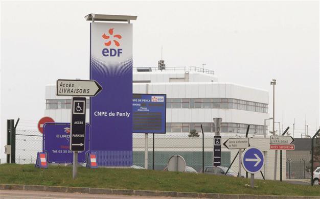 Nigeria signs deals with French firms