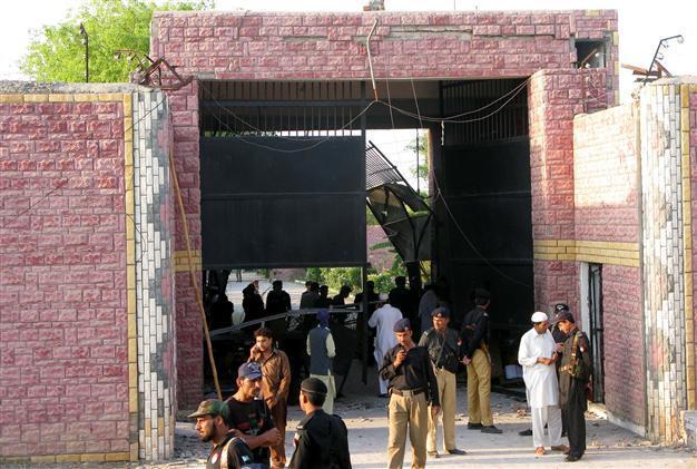 Nearly 400 escape in Pakistan jailbreak