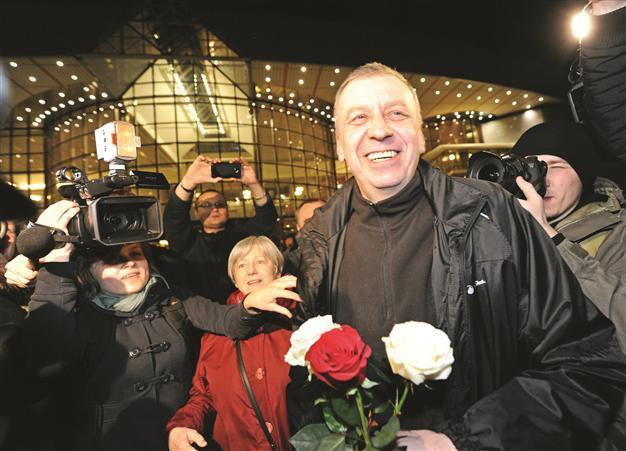 Lukashenko frees critics after pressure from EU