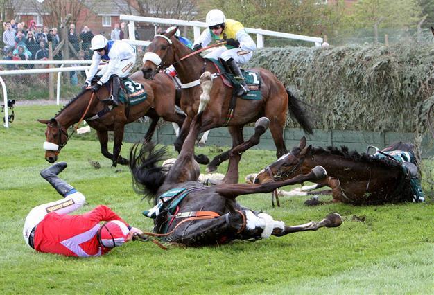 Fatalities mar Britains Grand National horse race