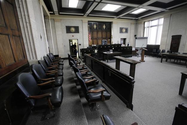 Judges, journalists clash over courtroom tweets