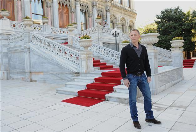 Tension rises on Bond film set in Istanbul