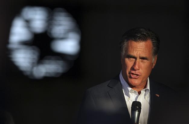 Santorum quits race, handing Romney Republican crow